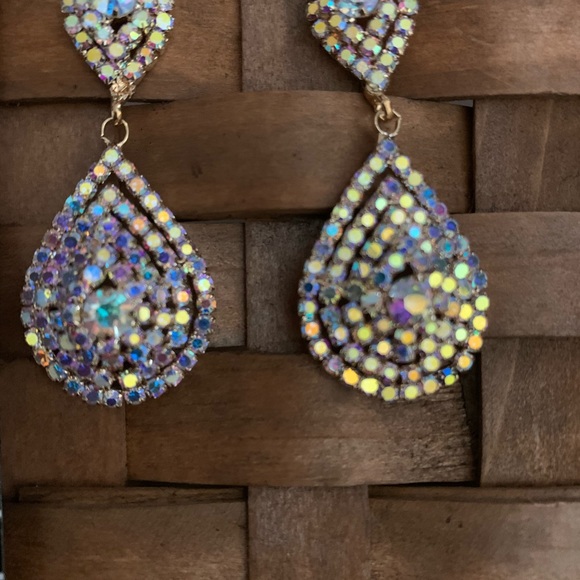 Tear Drop Rhinestone Earring - Picture 3 of 4